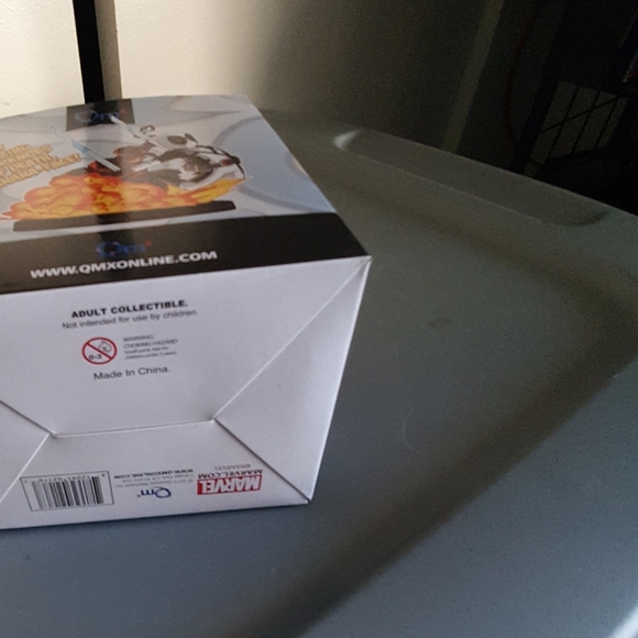 Deadpool Q Fig - Lootcrate White Varient - Picture 5 of 5